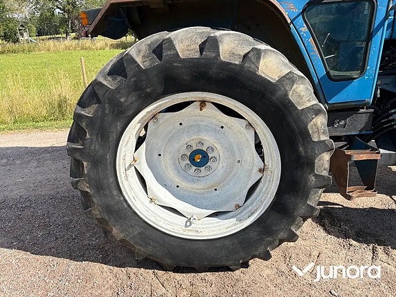 Traktor med frontlastare Ford 8210 14 of 30