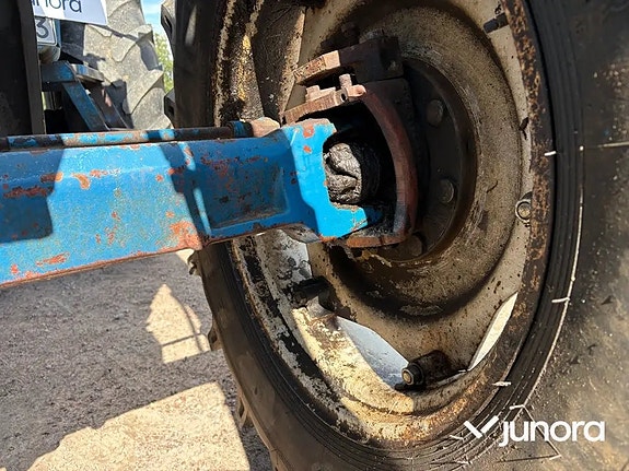 Traktor med frontlastare Ford 8210 22 of 30