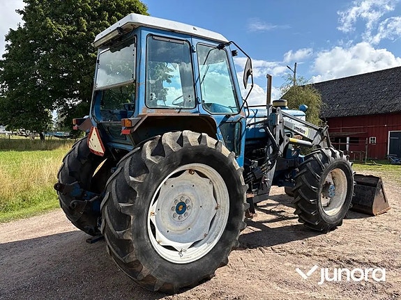 Traktor med frontlastare Ford 8210 7 of 30