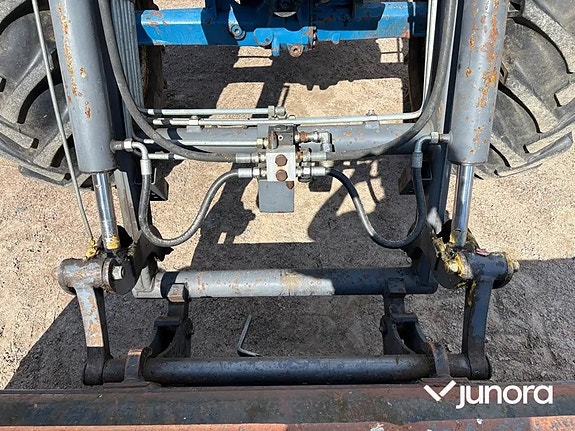 Traktor med frontlastare Ford 8210 25 of 30
