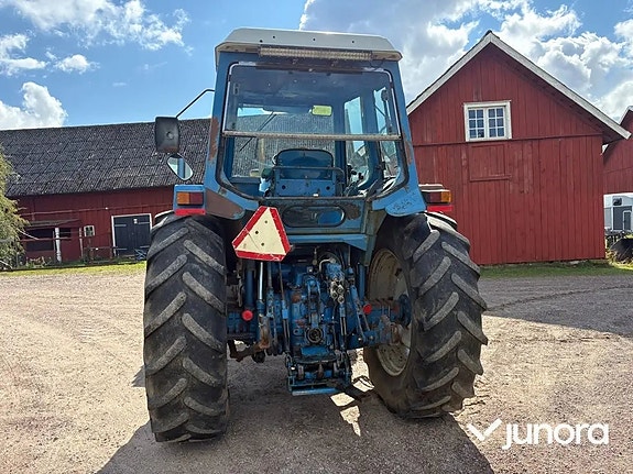 Traktor med frontlastare Ford 8210 5 of 30