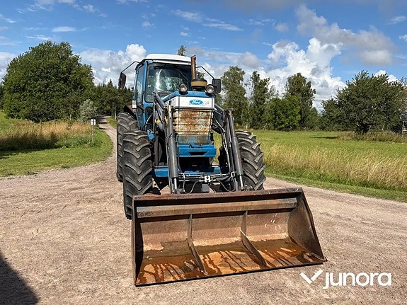 Traktor med frontlastare Ford 8210 10 of 30