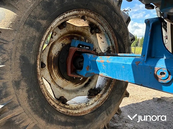 Traktor med frontlastare Ford 8210 23 of 30