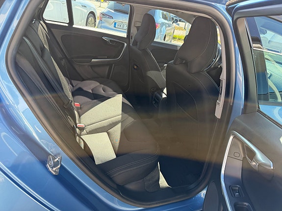 Volvo V60 8 of 30