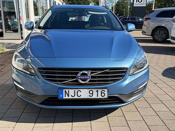 Volvo V60 2 of 30