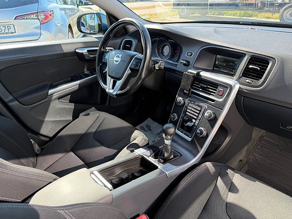 Volvo V60 11 of 30