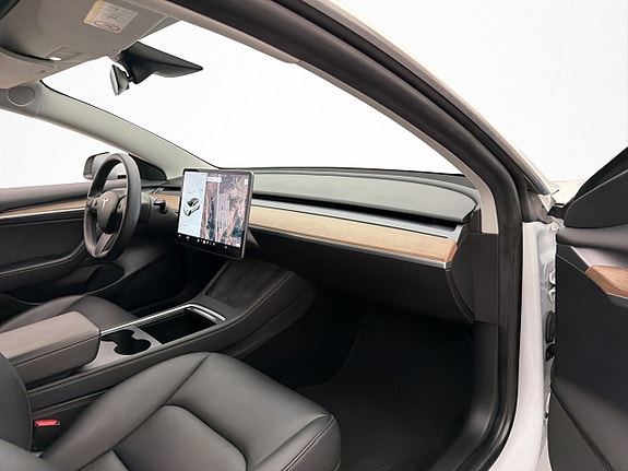 Tesla Model 3 26 of 30