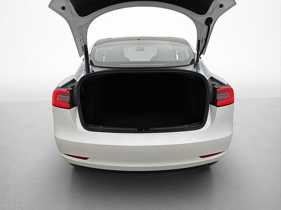 Tesla Model 3 29 of 30