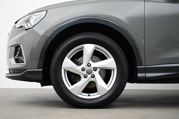 Audi Q3 2 of 25