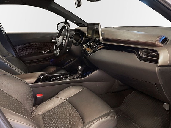 Toyota C-HR 7 of 11