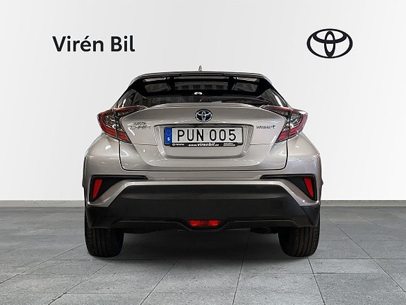 Toyota C-HR 4 of 11