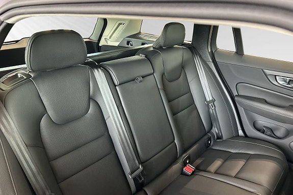 Volvo V60 11 of 27