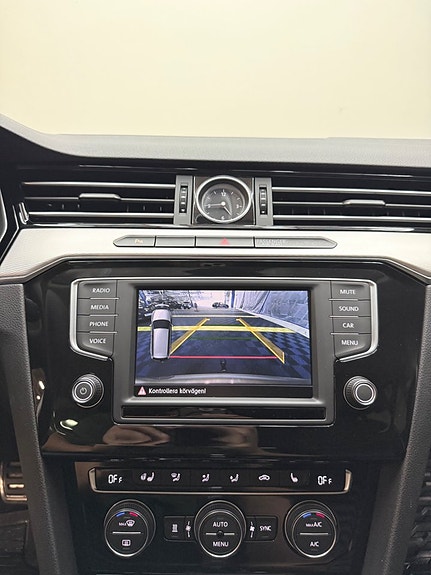 Volkswagen Passat Alltrack 11 of 11