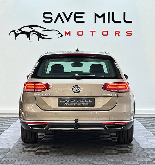Volkswagen Passat Alltrack 3 of 11