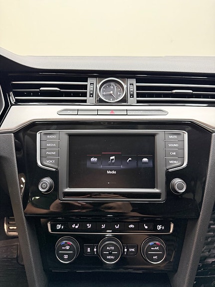 Volkswagen Passat Alltrack 10 of 11
