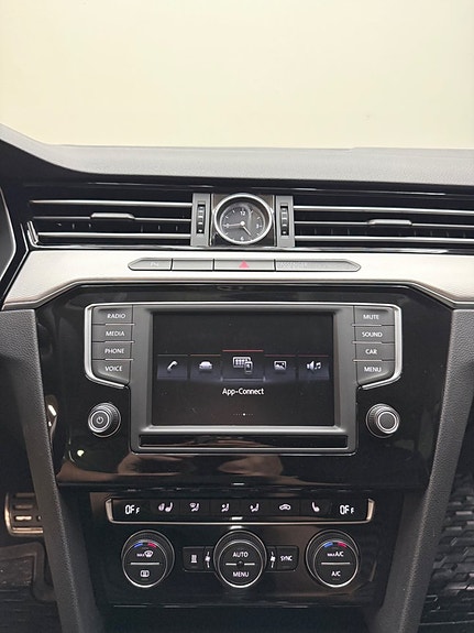 Volkswagen Passat Alltrack 9 of 11