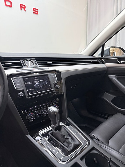 Volkswagen Passat Alltrack 8 of 11