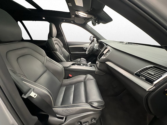 Volvo XC90 10 of 30