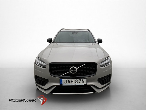 Volvo XC90 2 of 30