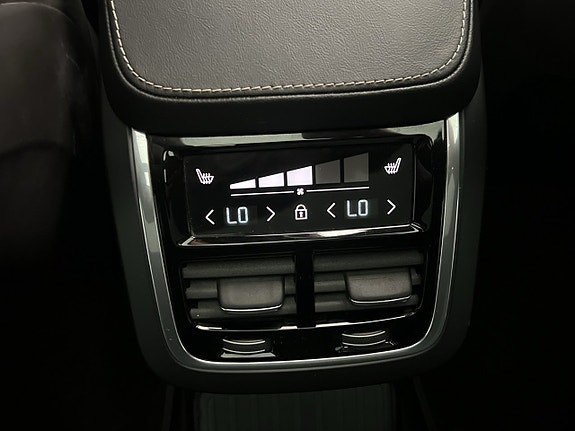 Volvo XC90 16 of 30