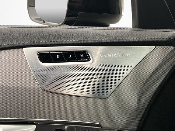 Volvo XC90 18 of 30