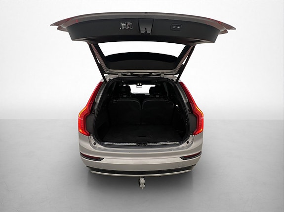 Volvo XC90 8 of 30