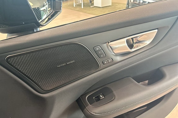 Volvo V60 13 of 30