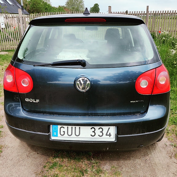Volkswagen Golf V 2 of 10