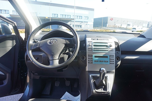 Toyota Corolla Verso 8 of 11