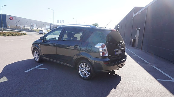 Toyota Corolla Verso 3 of 11