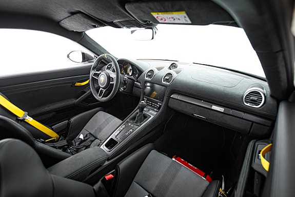 Porsche 718 Cayman GT4 RS 15 of 30