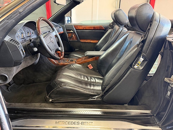 Mercedes-Benz 300 SL 17 of 25