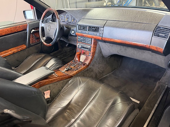 Mercedes-Benz 300 SL 18 of 25