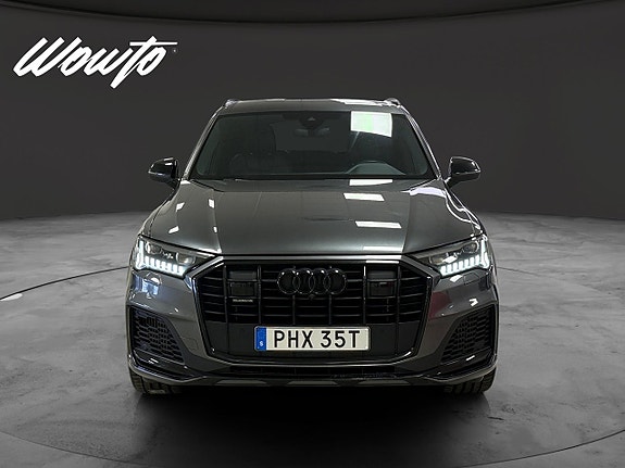 Audi Q7 2 of 21