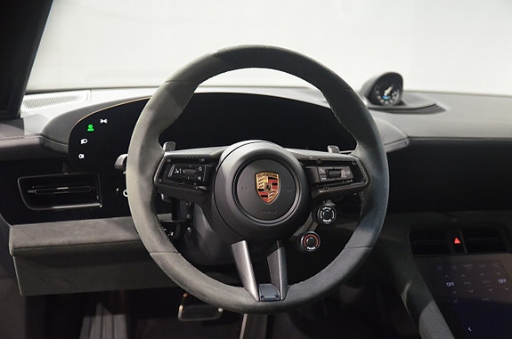 Porsche Taycan GTS 16 of 21
