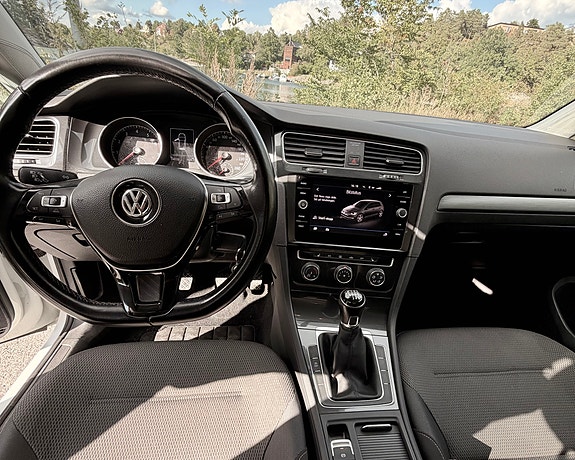 Volkswagen Golf VII 6 of 9