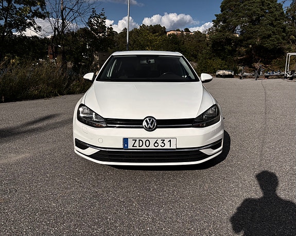 Volkswagen Golf VII 2 of 9