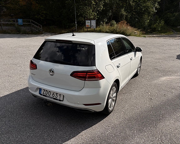 Volkswagen Golf VII 3 of 9