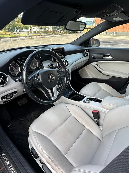 Mercedes-Benz CLA250 7 of 10