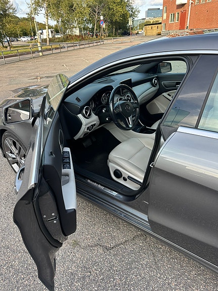 Mercedes-Benz CLA250 6 of 10
