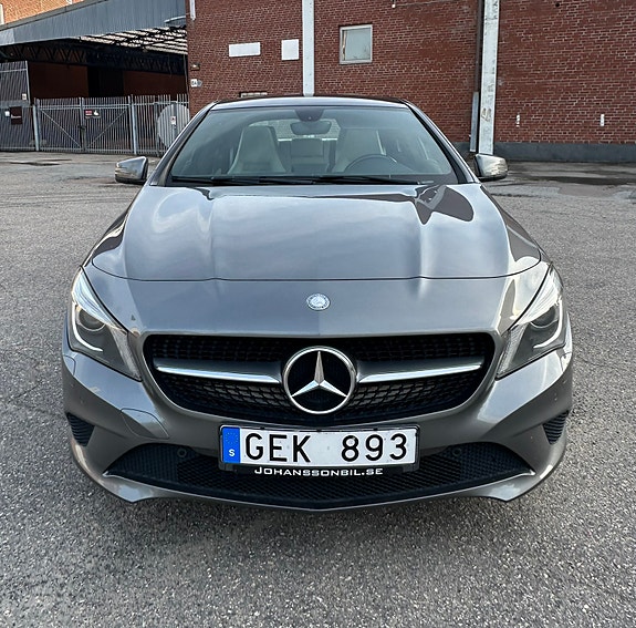 Mercedes-Benz CLA250 3 of 10