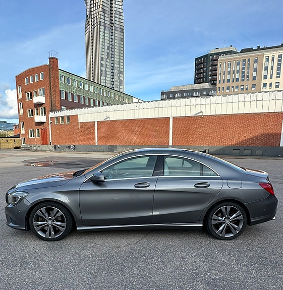 Mercedes-Benz CLA250 4 of 10