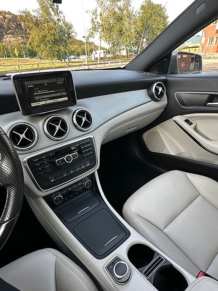 Mercedes-Benz CLA250 8 of 10