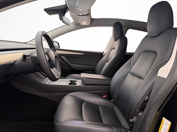 Tesla Model Y 10 of 28