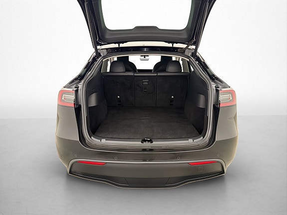 Tesla Model Y 28 of 28