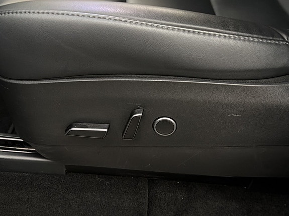 Tesla Model Y 26 of 28