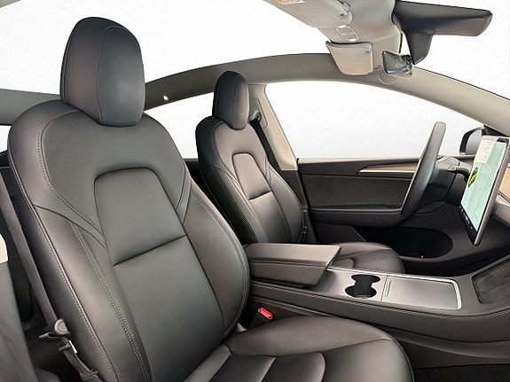 Tesla Model Y 13 of 28