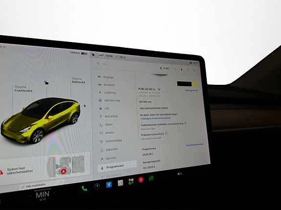 Tesla Model Y 20 of 28