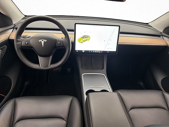 Tesla Model Y 12 of 28