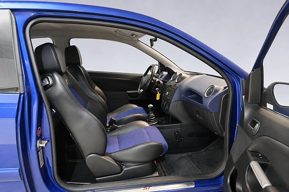 Ford Fiesta 14 of 19
